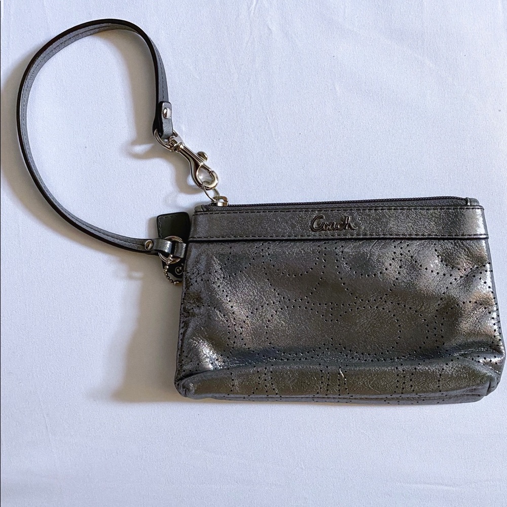Does your daughter need a purse for dress up?